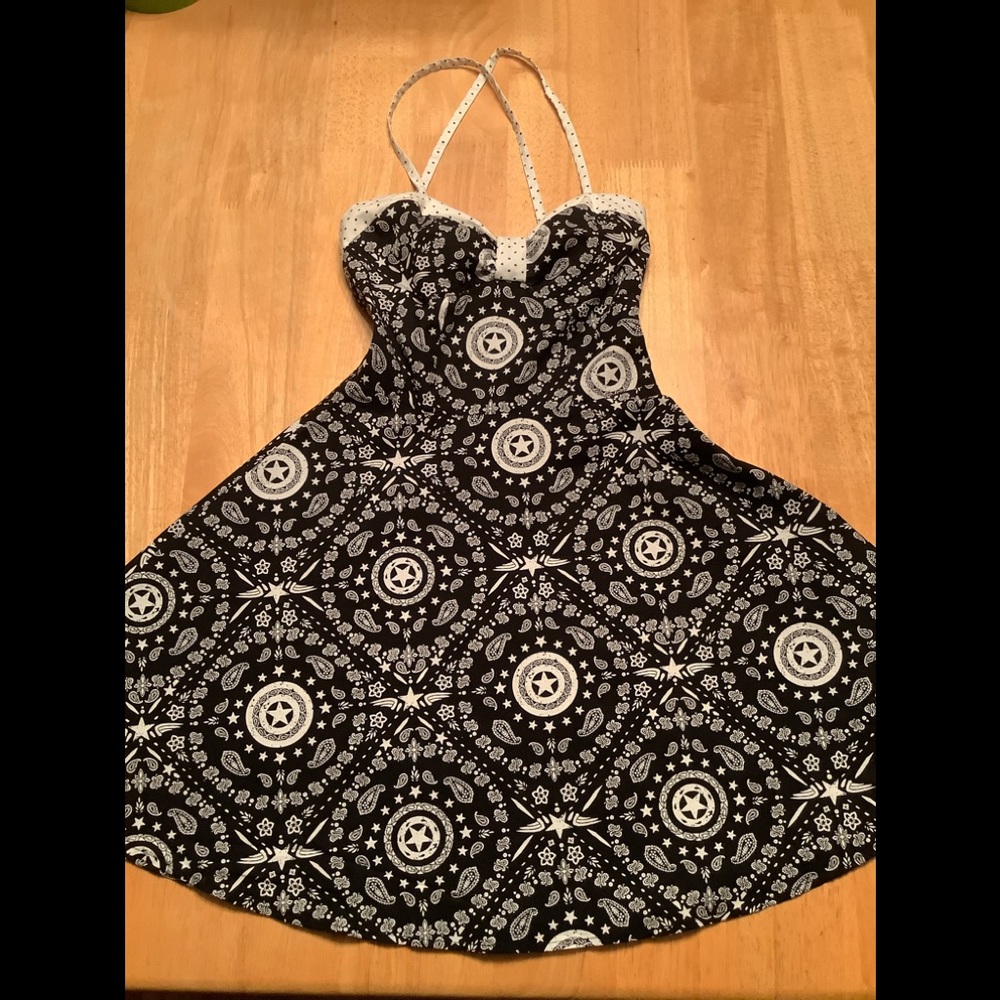MARVEL GIRLS DRESS BLACK AND WHITE SIZE XS